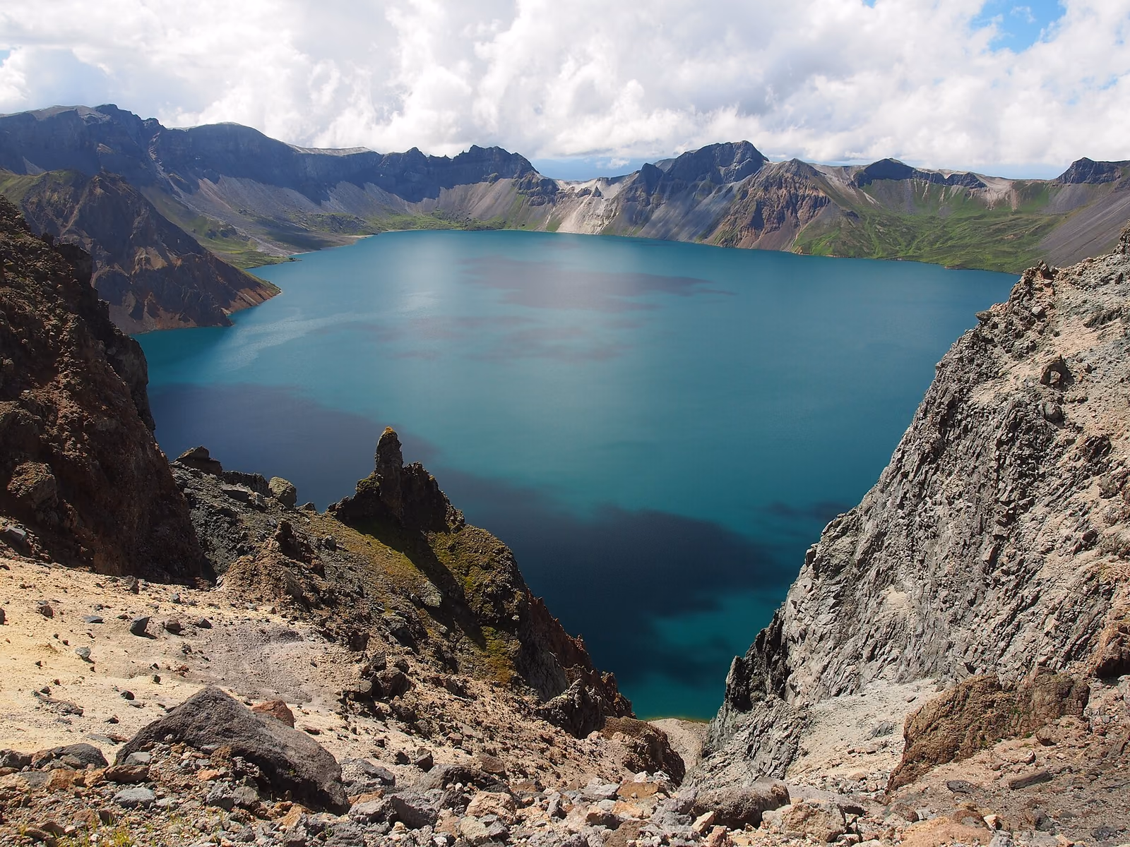 A clear view across Tianchi from Changbaishan's northern rim