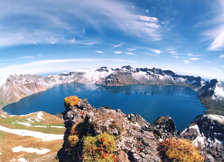 A wide clear-weather view across Tianchi on Changbaishan