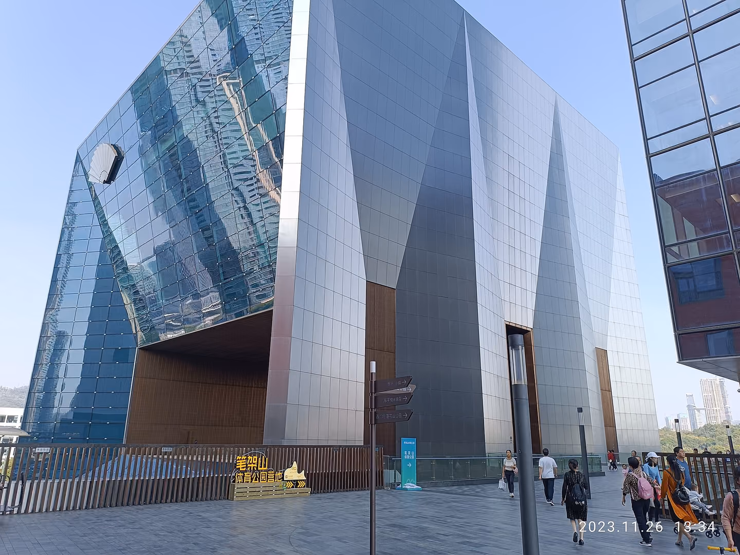Mandarin Oriental Shenzhen and the UpperHills entrance