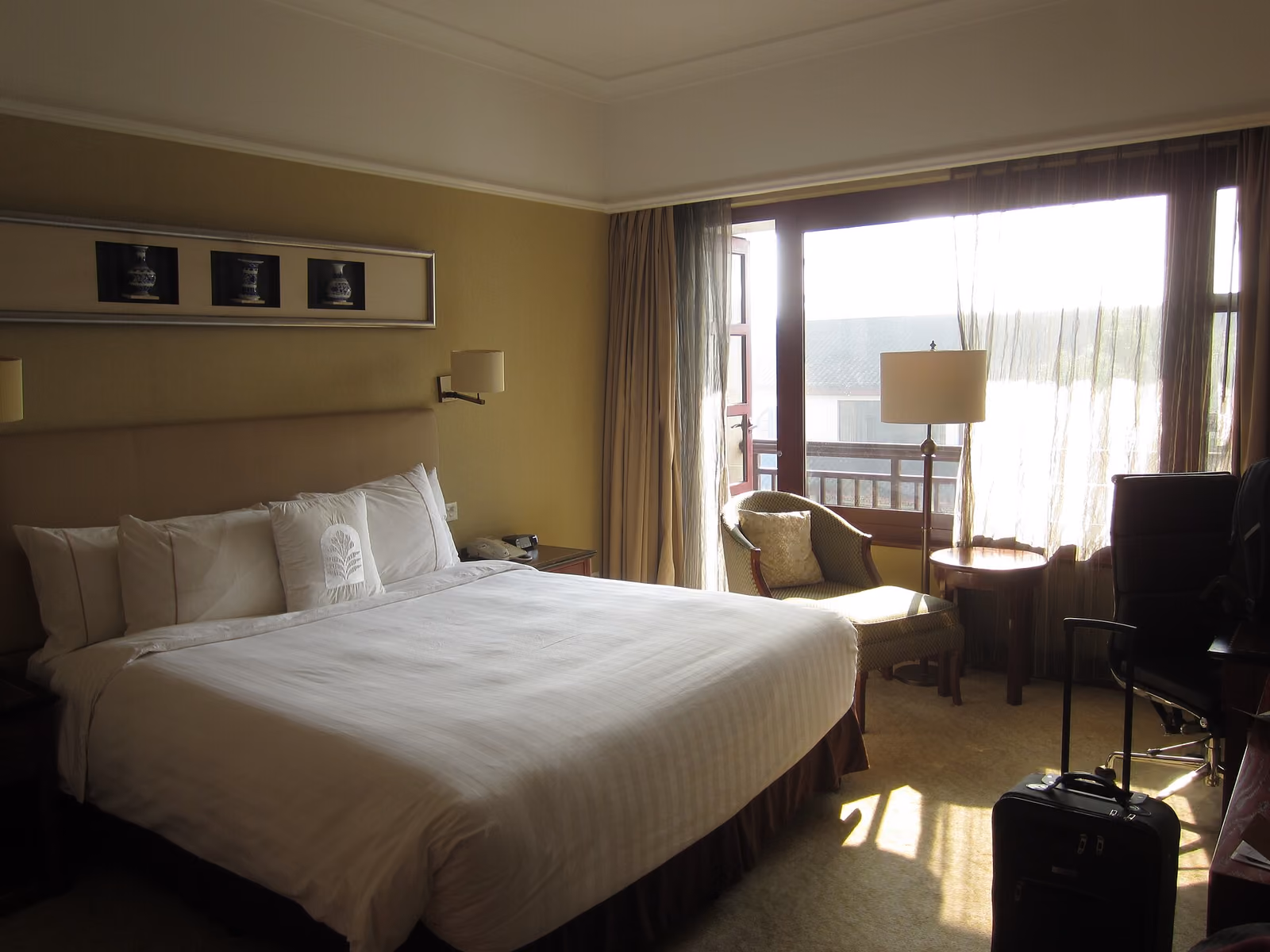 Guest room at Pan Pacific Suzhou, photographed in 2015