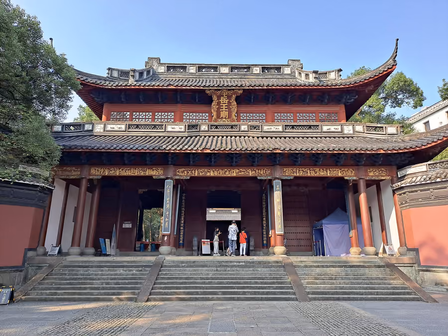 Yue Fei Temple and Tomb in Hangzhou, China