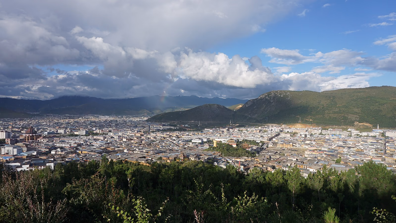 The low-rise Shangri-La skyline beneath plateau mountains